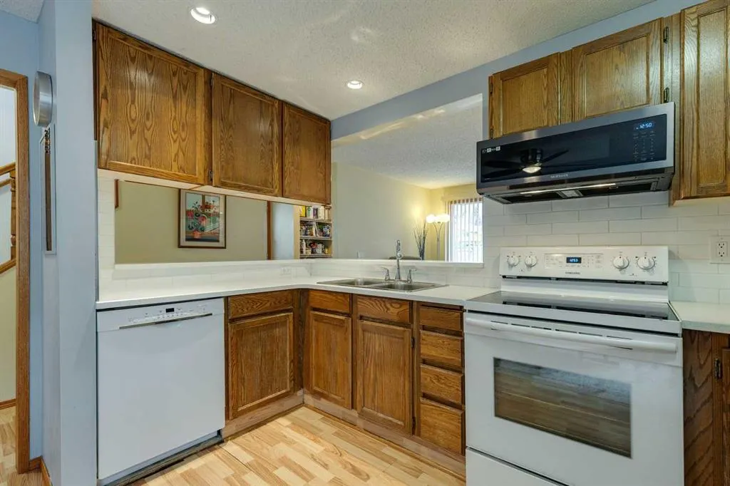 152 Sandstone Road NW