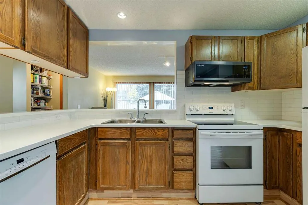 152 Sandstone Road NW