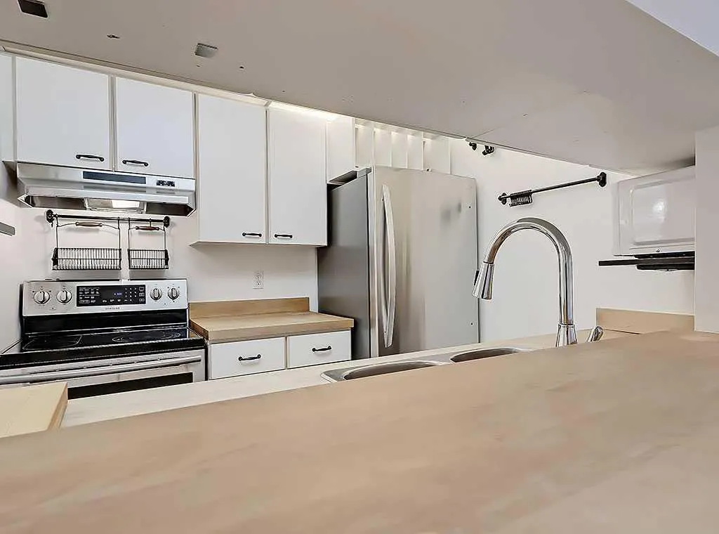 21 Dover Point SE, #301