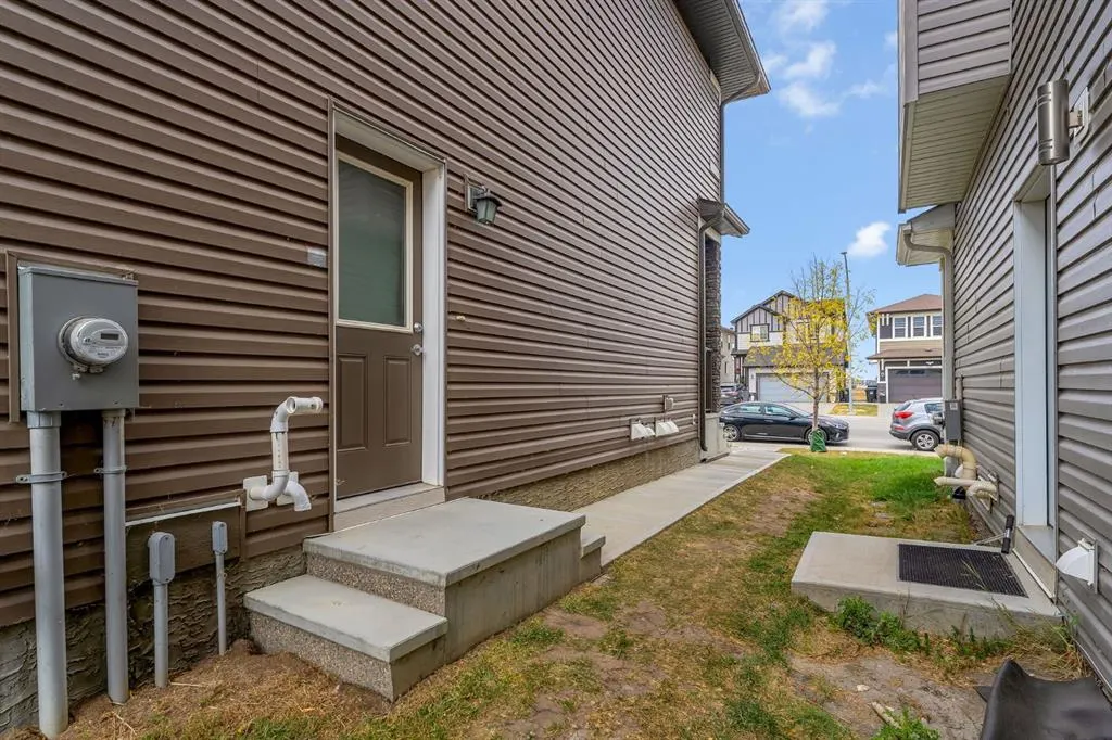 519 Cornerstone Avenue NE