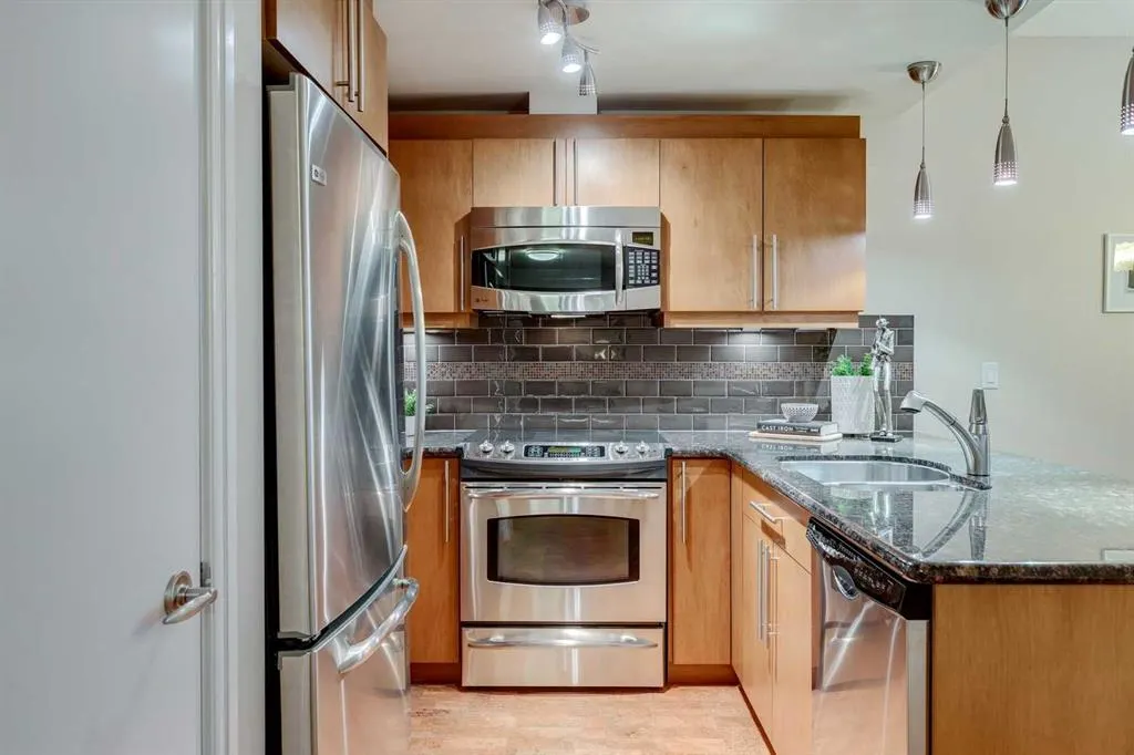 817 15 Avenue SW, #206