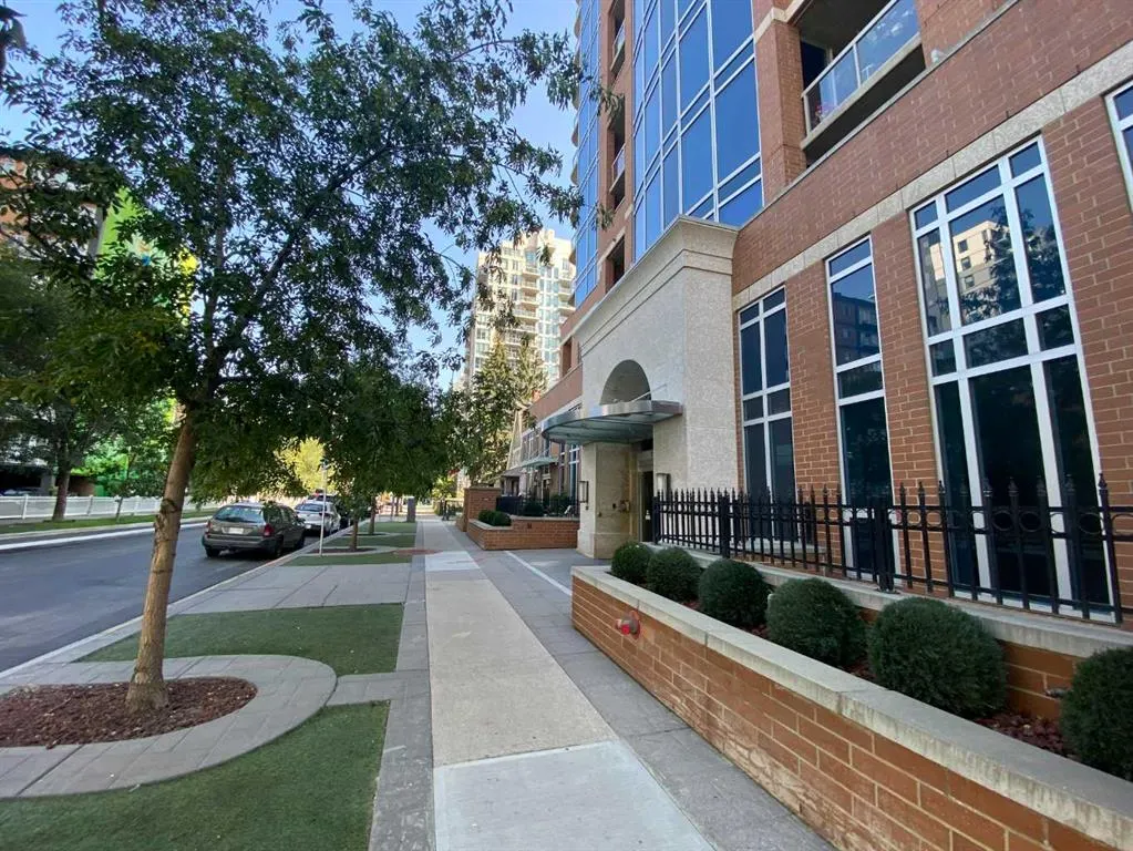 817 15 Avenue SW, #206