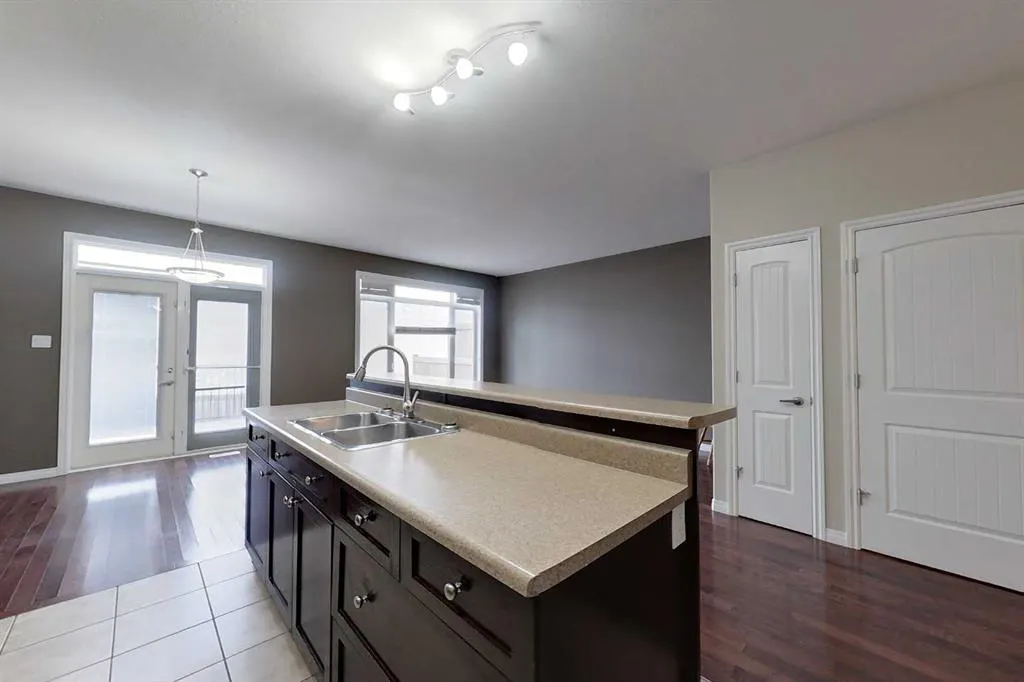 1600 Main Street SW, #123