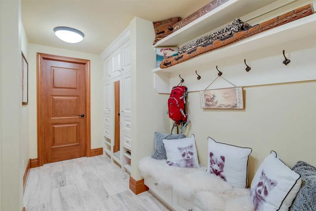 9 Mountaineer Close