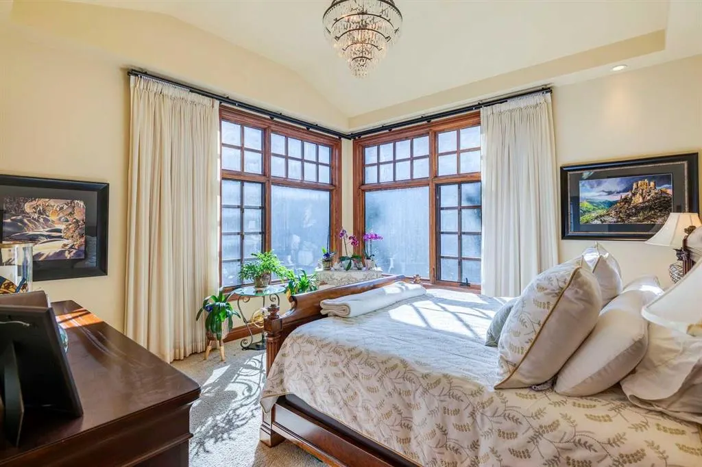 9 Mountaineer Close
