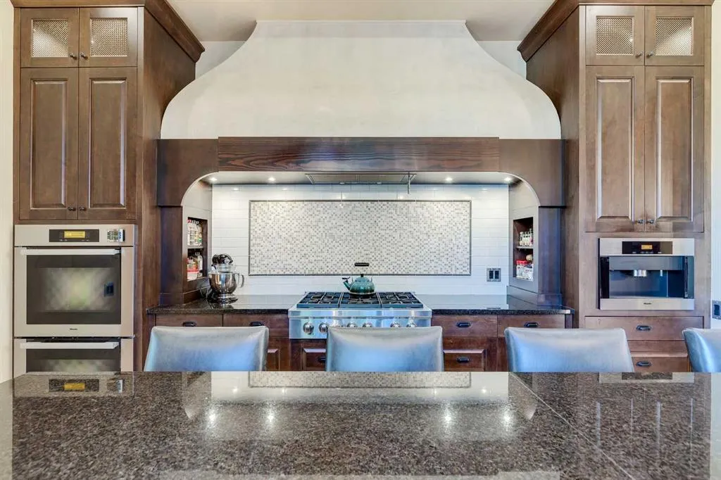 9 Mountaineer Close