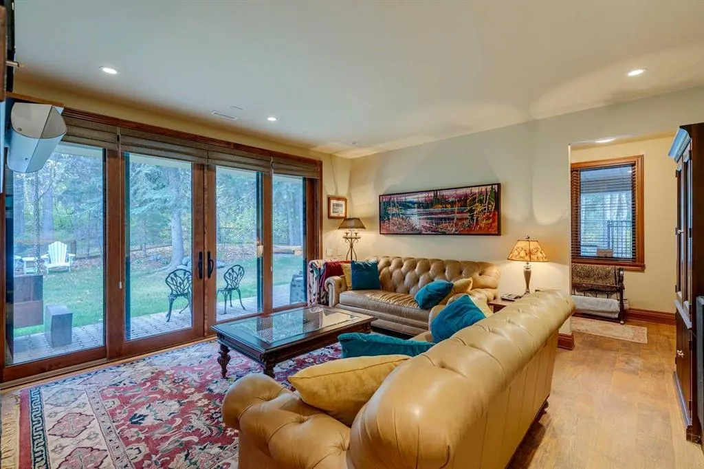 9 Mountaineer Close