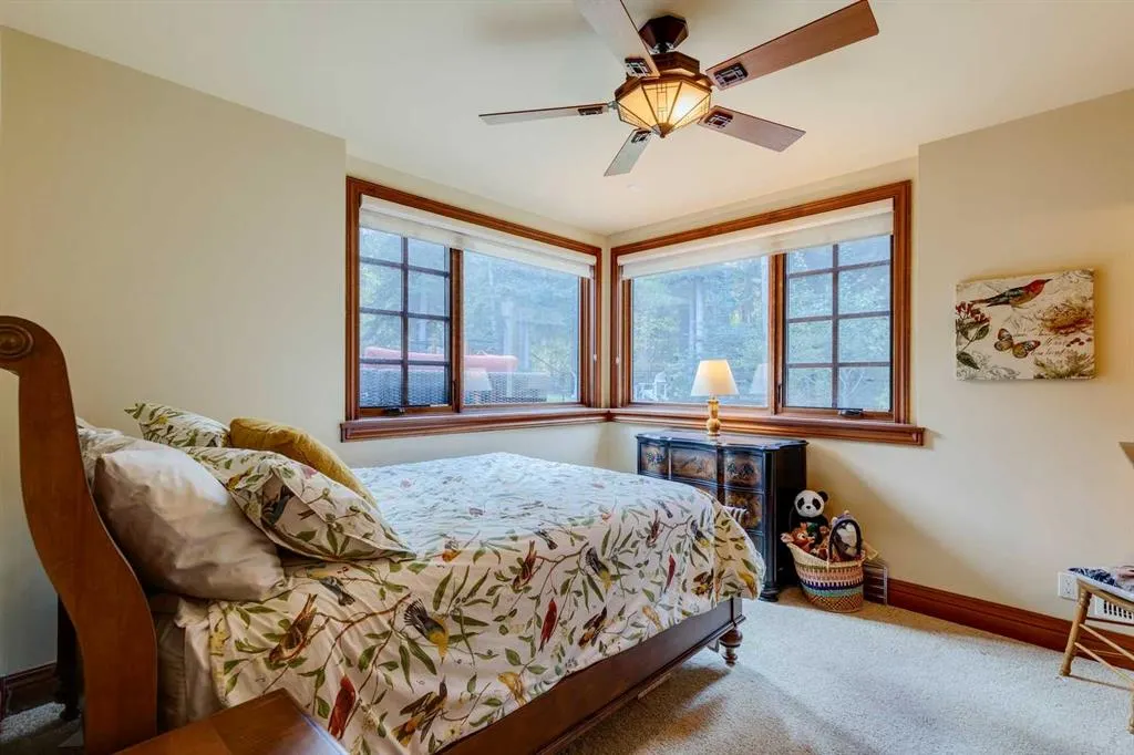 9 Mountaineer Close