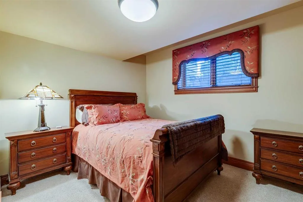 9 Mountaineer Close