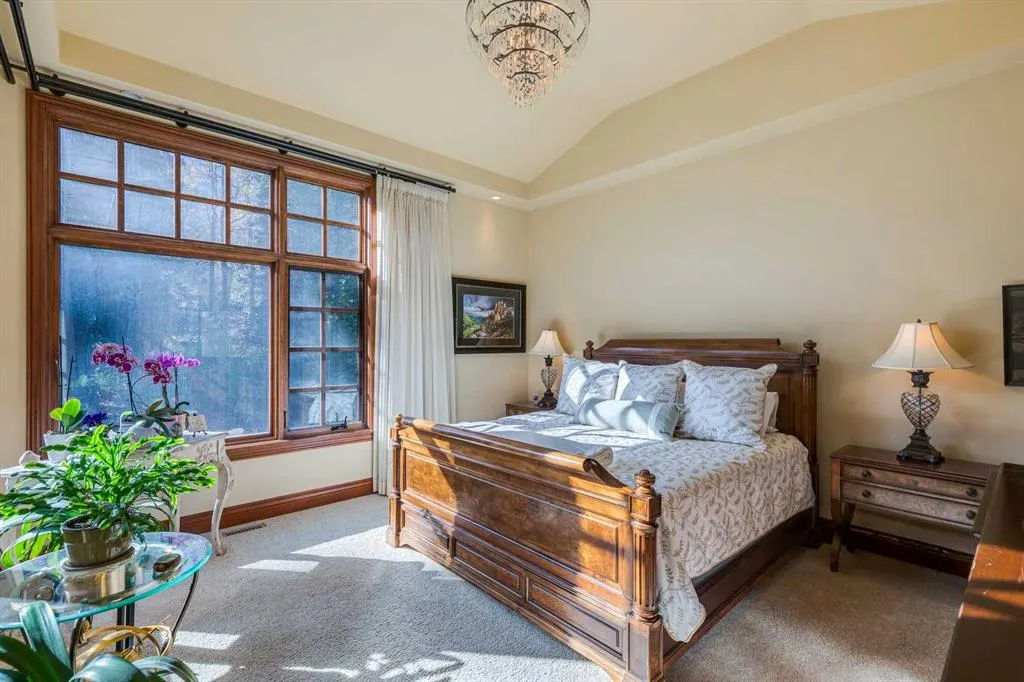 9 Mountaineer Close