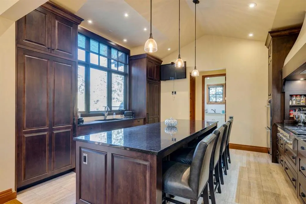9 Mountaineer Close