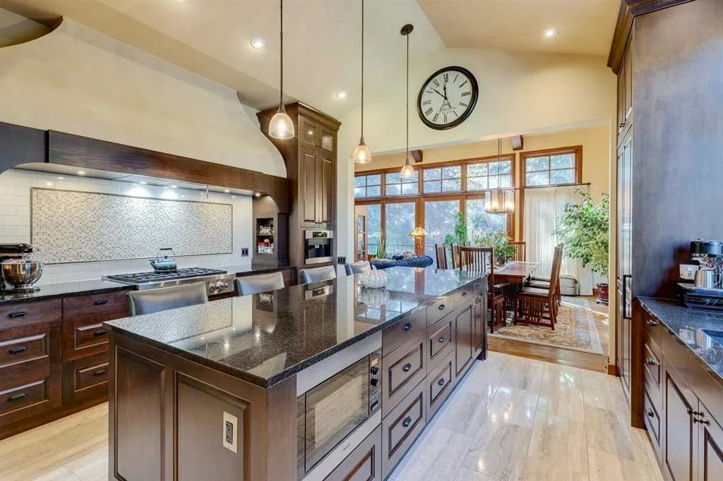 9 Mountaineer Close