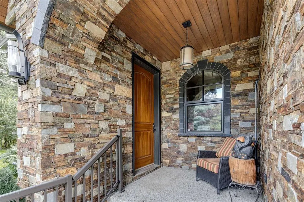 9 Mountaineer Close