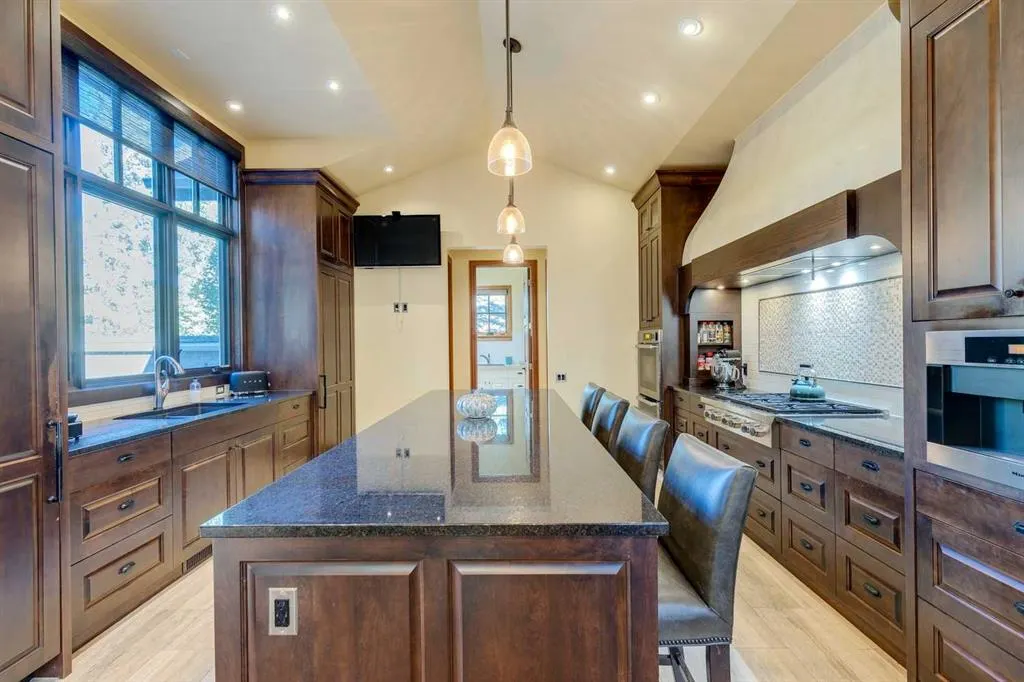 9 Mountaineer Close
