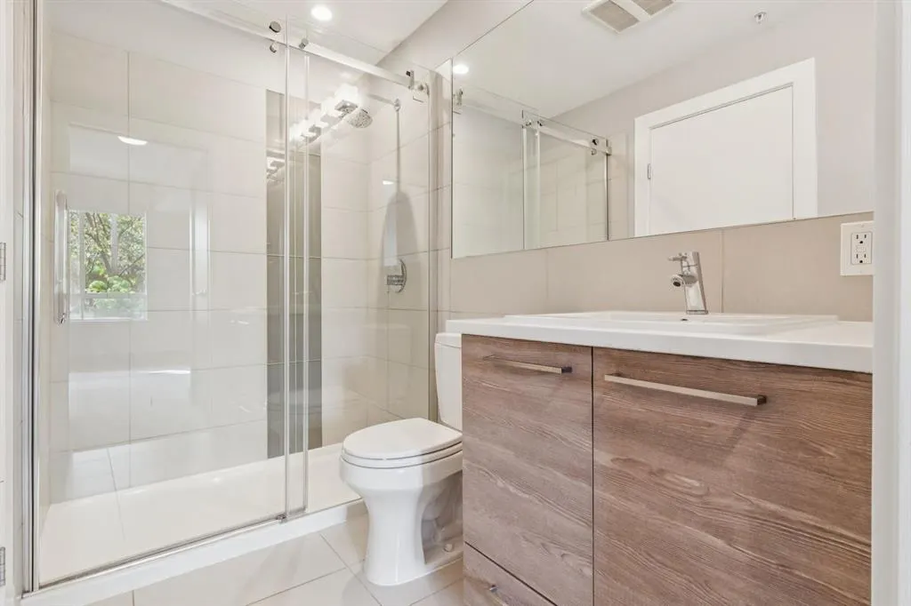 38 9 Street NE, #207