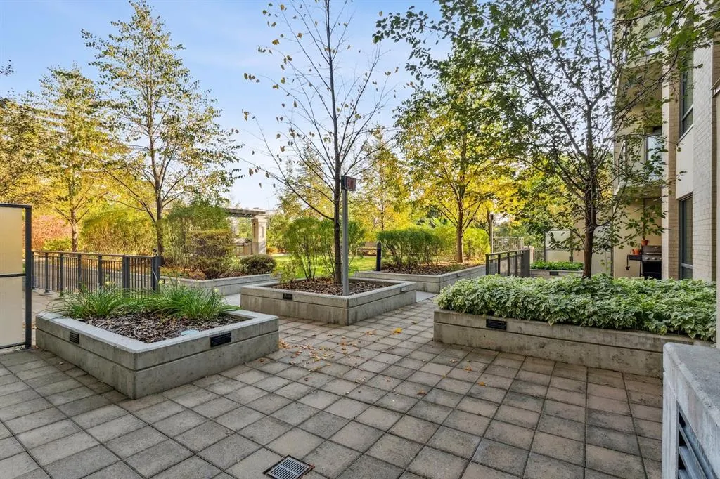 38 9 Street NE, #207