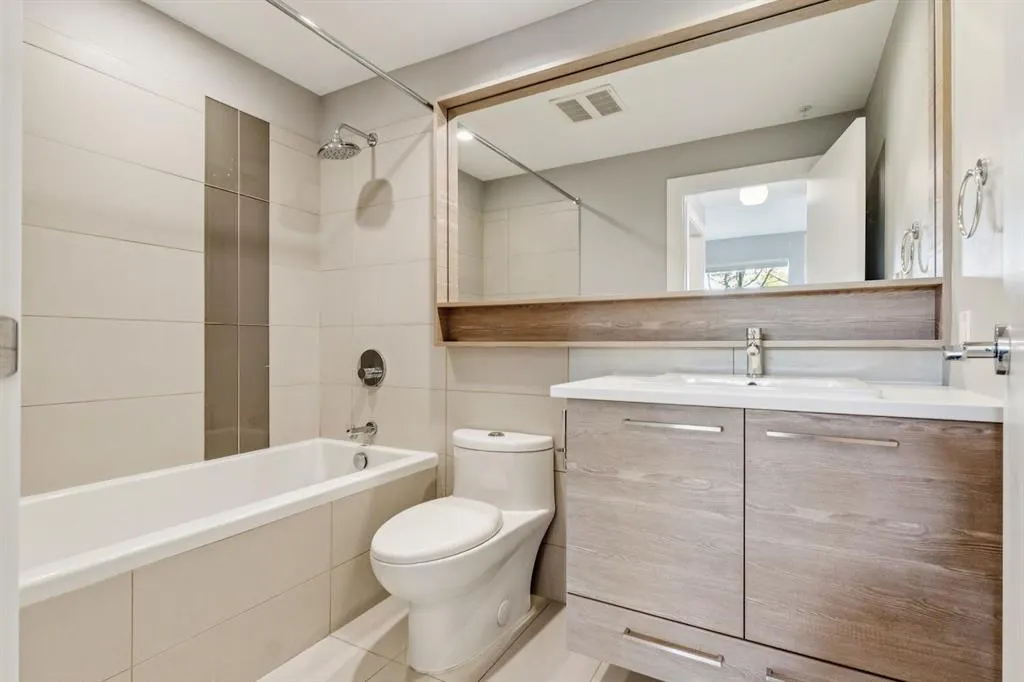 38 9 Street NE, #207