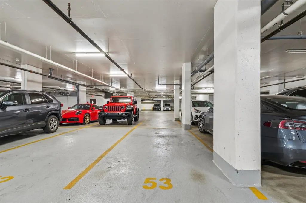 38 9 Street NE, #207