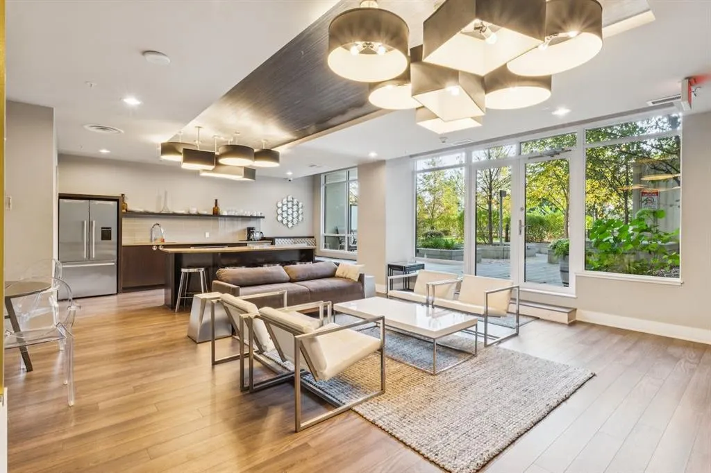 38 9 Street NE, #207