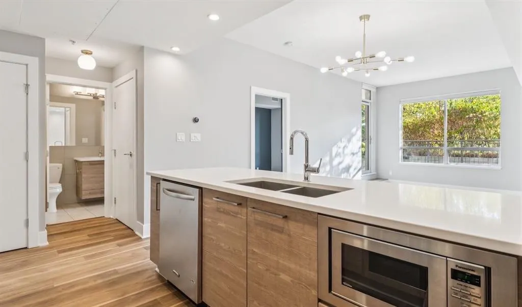 38 9 Street NE, #207