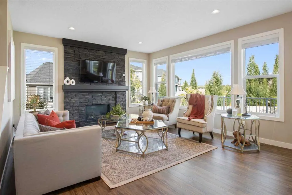 33 Silverado Crest Bay SW