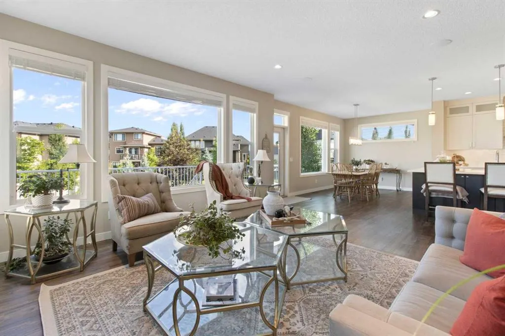 33 Silverado Crest Bay SW