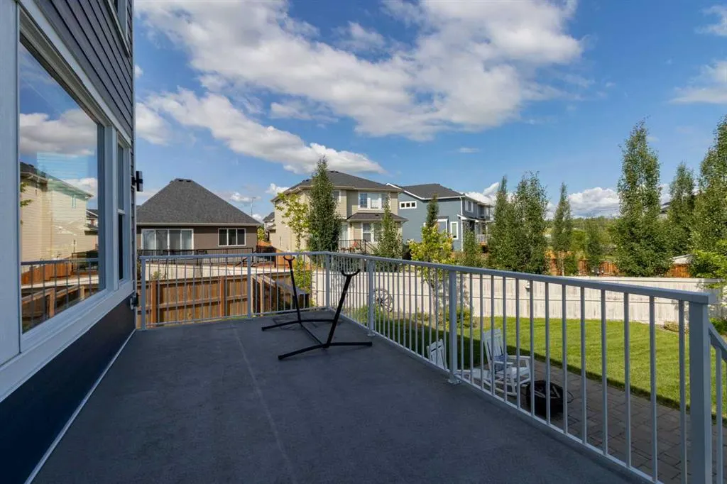 33 Silverado Crest Bay SW