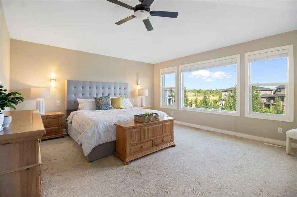 33 Silverado Crest Bay SW