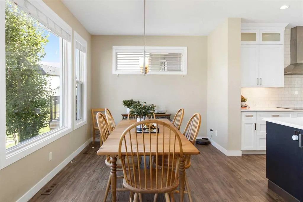 33 Silverado Crest Bay SW
