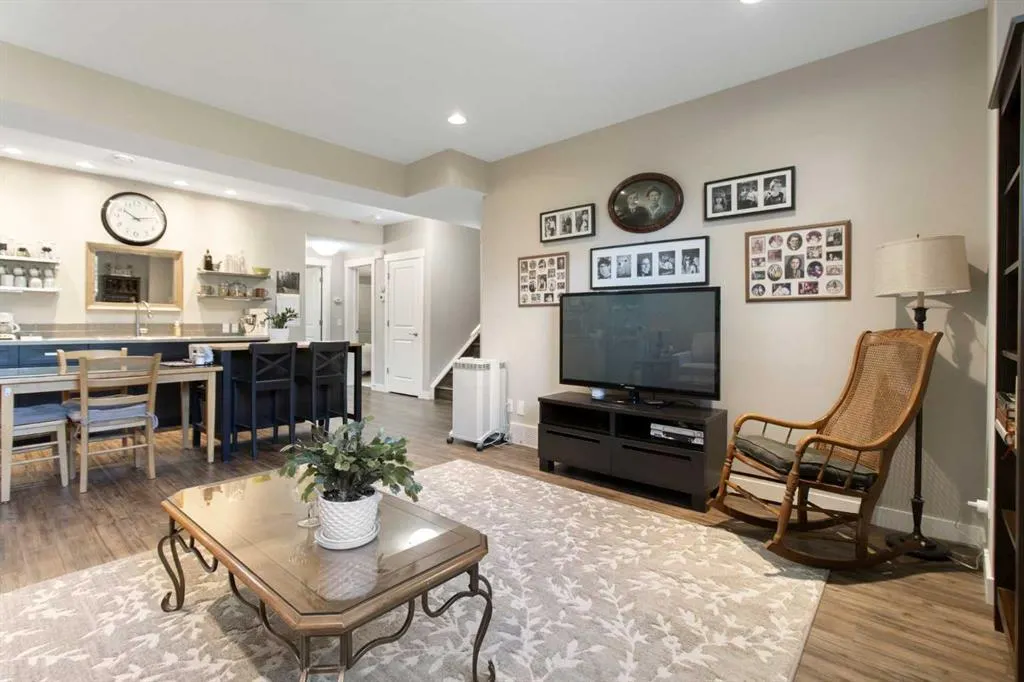 33 Silverado Crest Bay SW