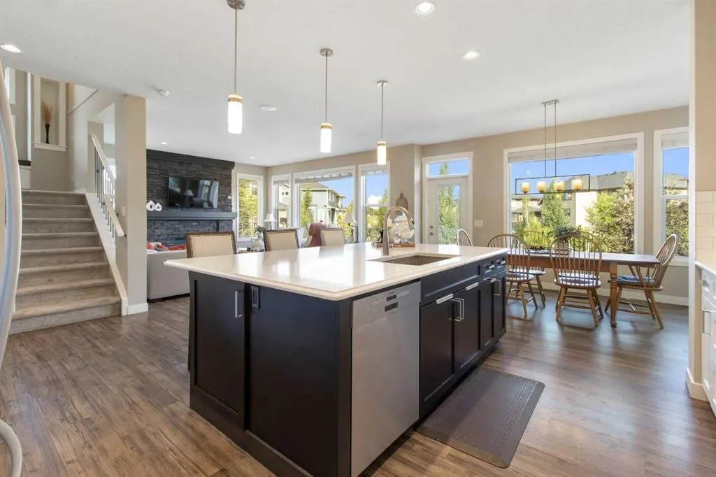 33 Silverado Crest Bay SW