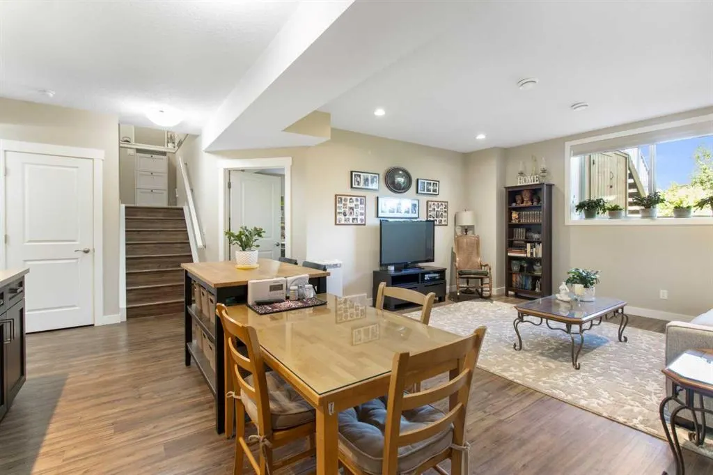 33 Silverado Crest Bay SW