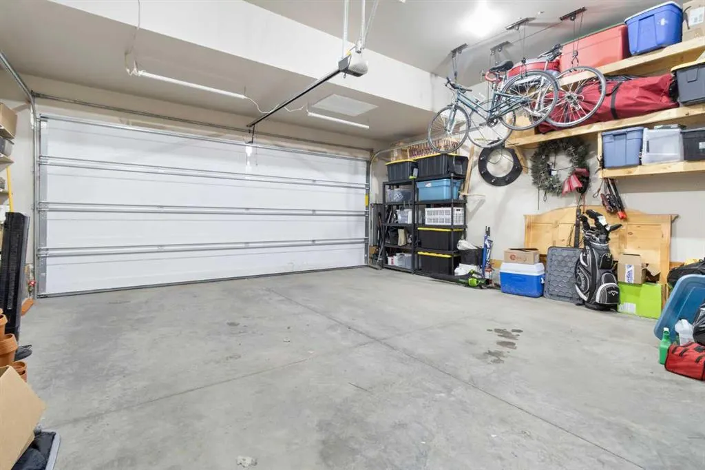 33 Silverado Crest Bay SW