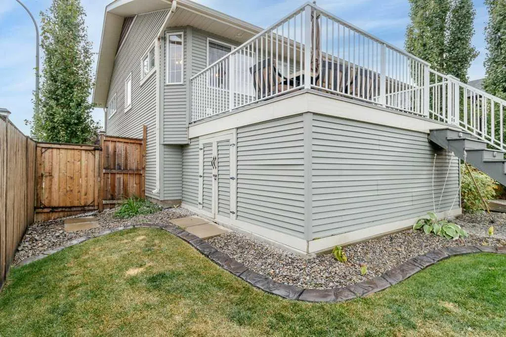 90 Larsen Crescent