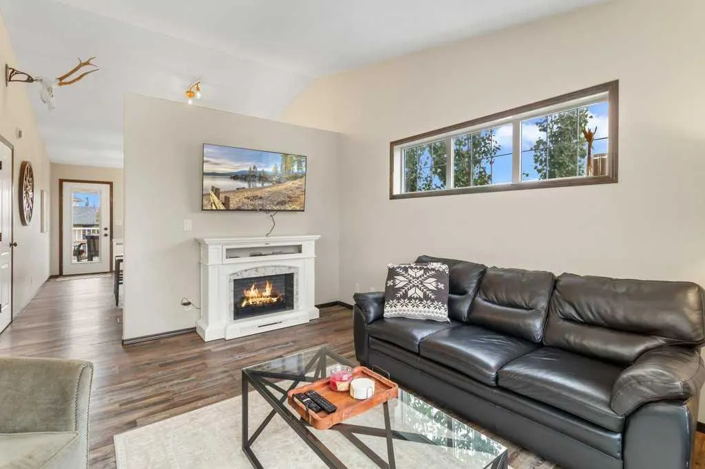 90 Larsen Crescent