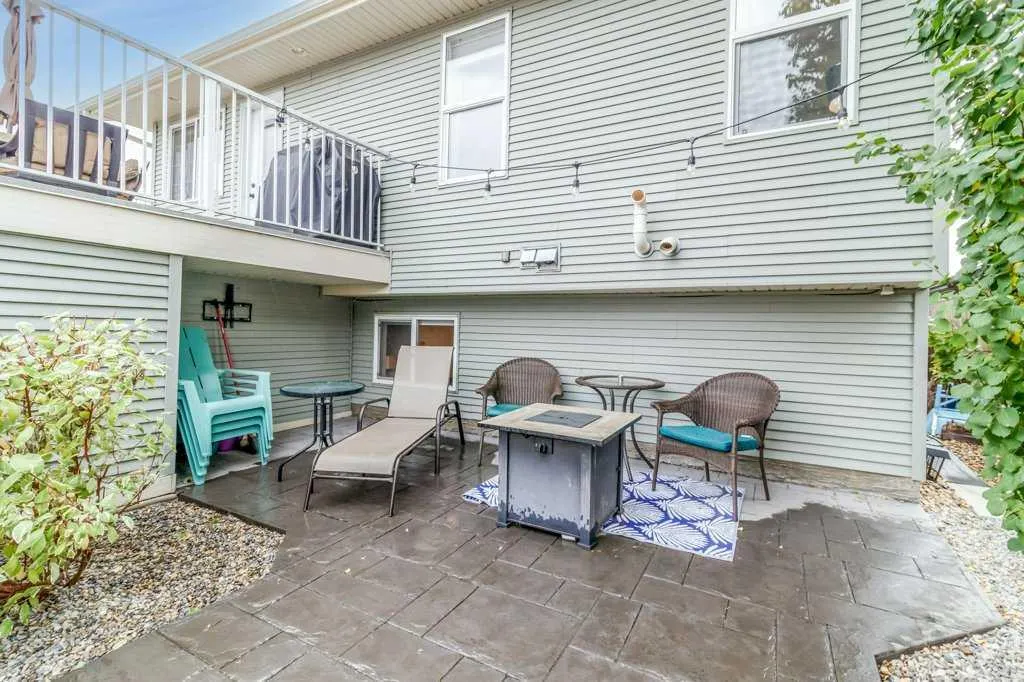 90 Larsen Crescent