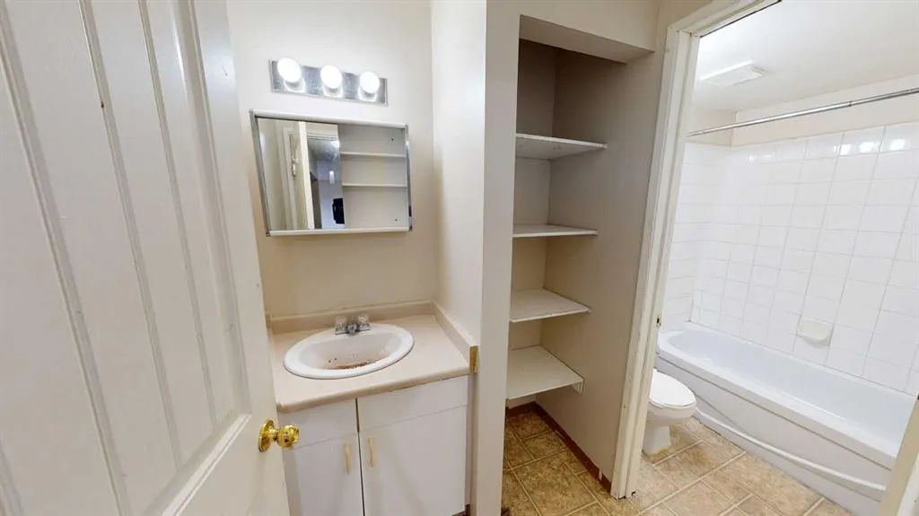 5117 44 Street, #211