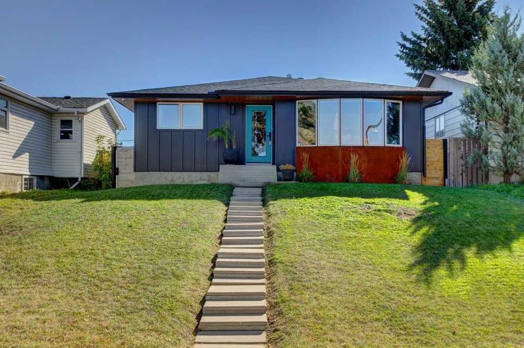 3240 Doverville Crescent SE