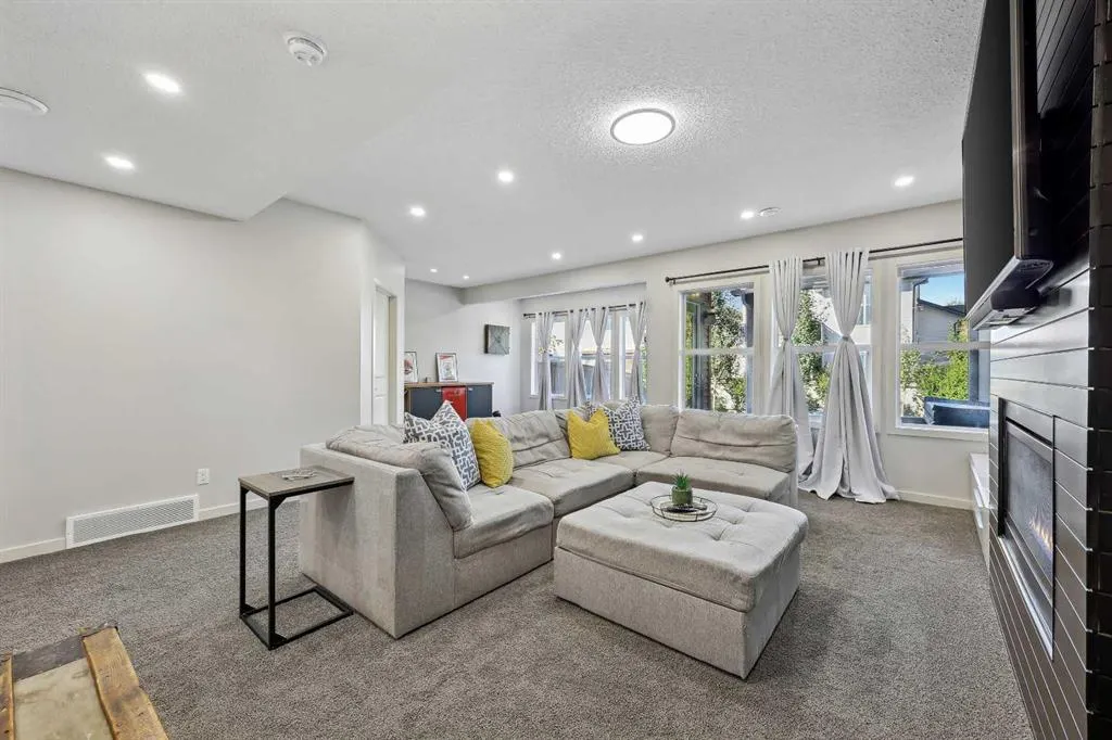 272 Kingsmere Cove SE