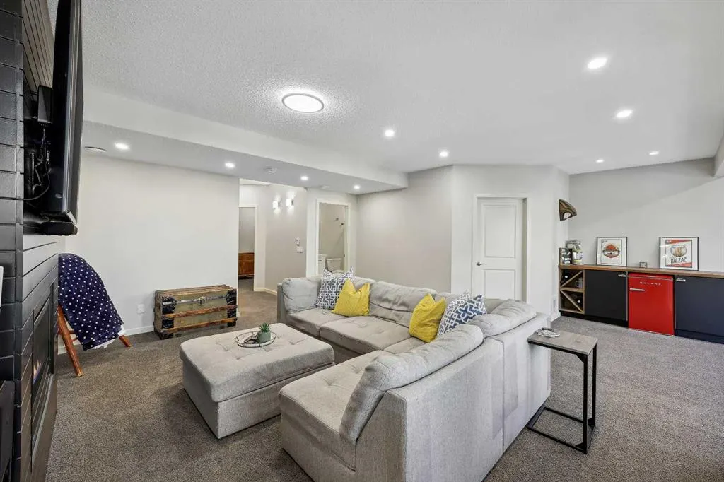 272 Kingsmere Cove SE