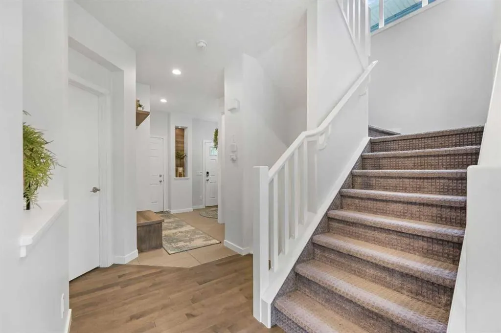 21 Cougar Ridge Close SW