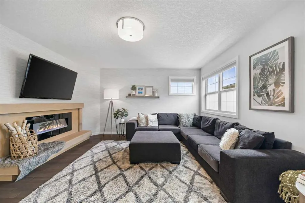 21 Cougar Ridge Close SW