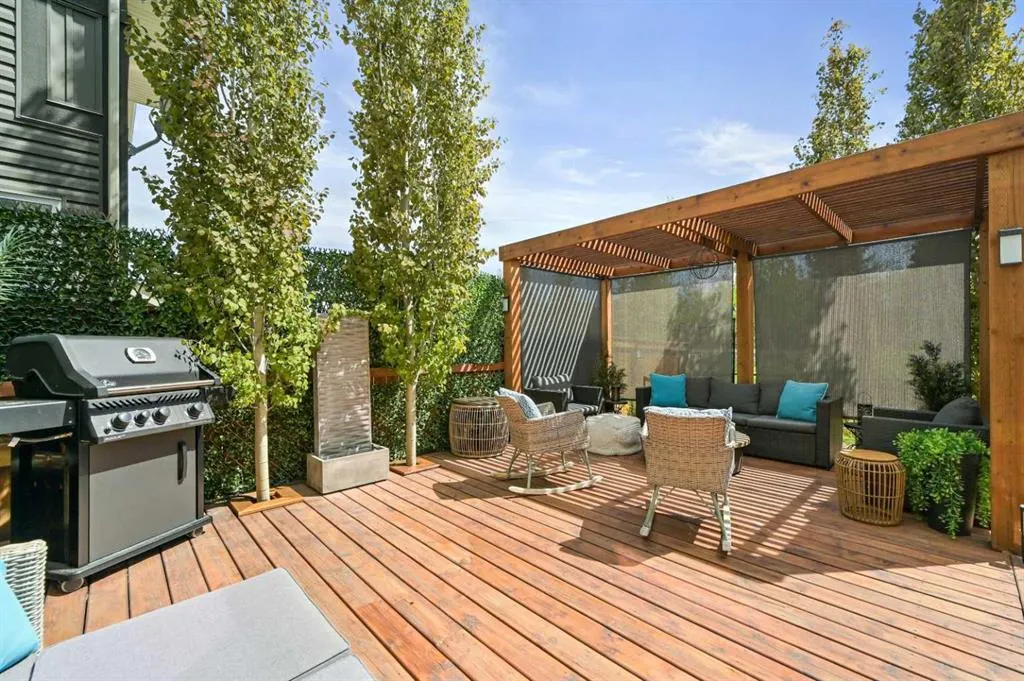 21 Cougar Ridge Close SW
