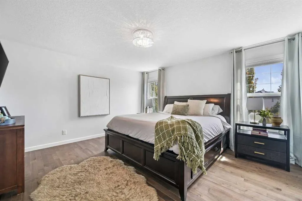 21 Cougar Ridge Close SW
