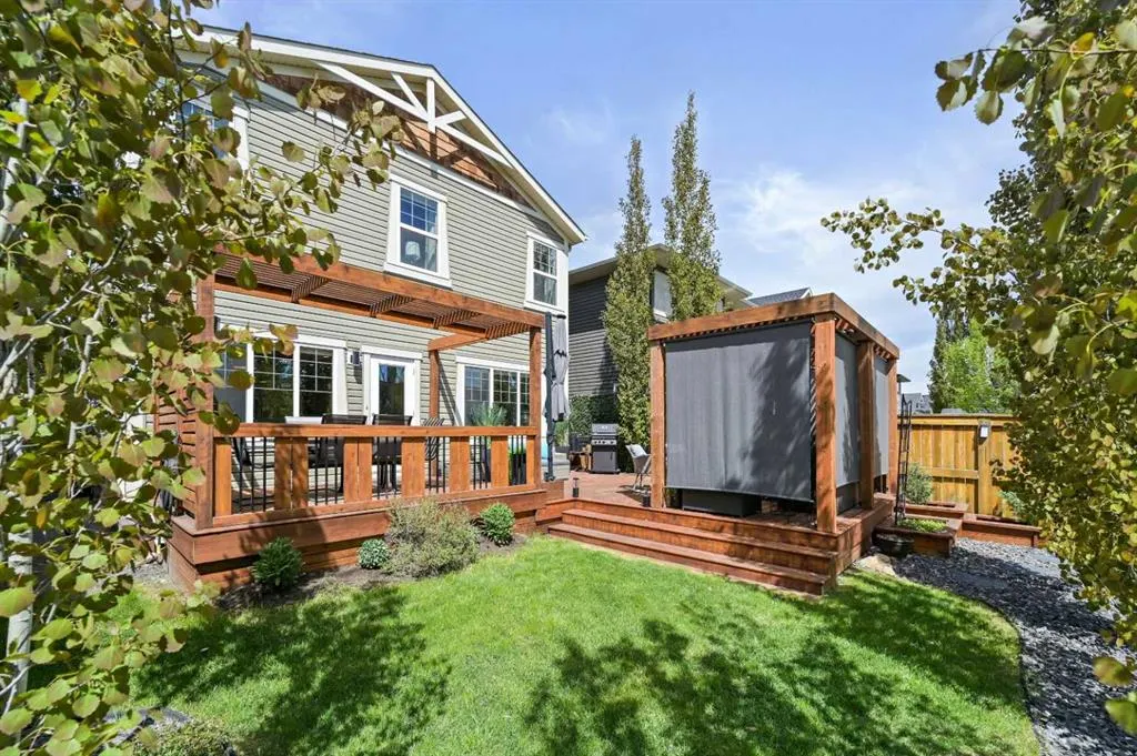 21 Cougar Ridge Close SW