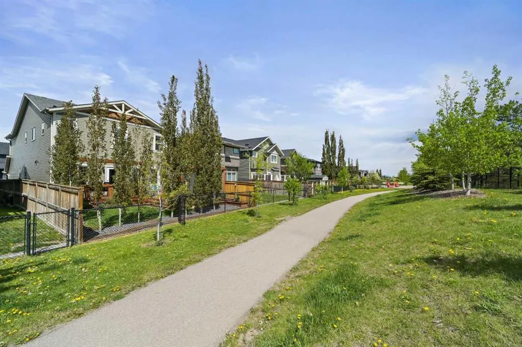 21 Cougar Ridge Close SW