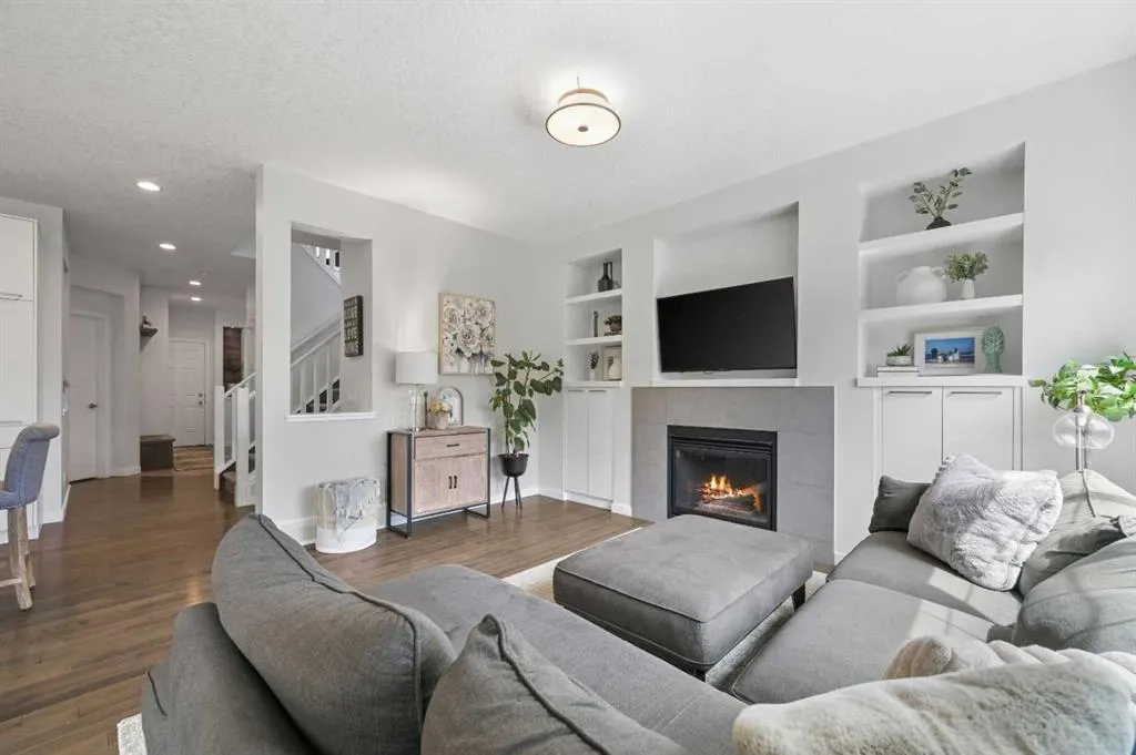 21 Cougar Ridge Close SW