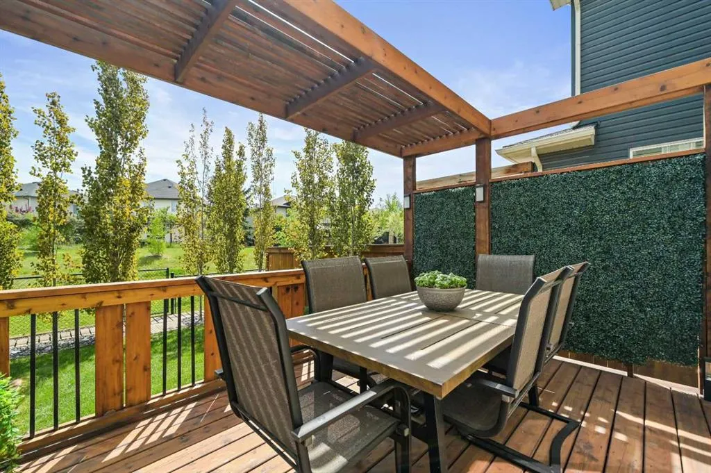21 Cougar Ridge Close SW