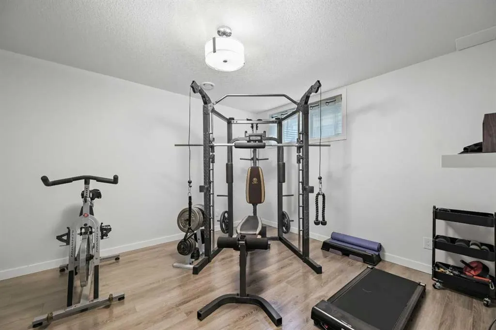 21 Cougar Ridge Close SW