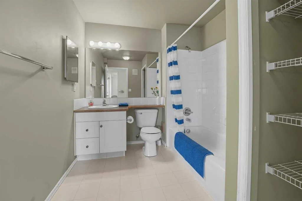 6118 53 Avenue, #208